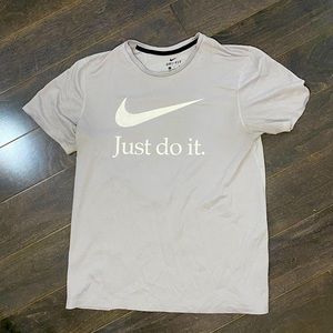 Men’s Nike shirt